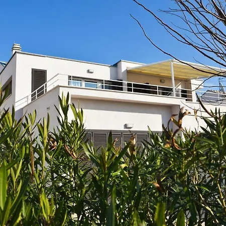 Apartament Astrado *